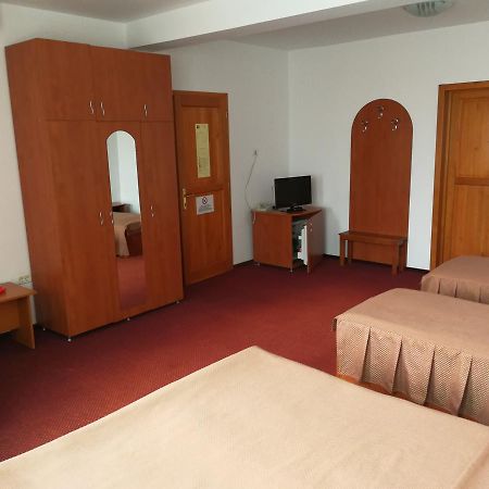 Hotel Lotus アラド エクステリア 写真