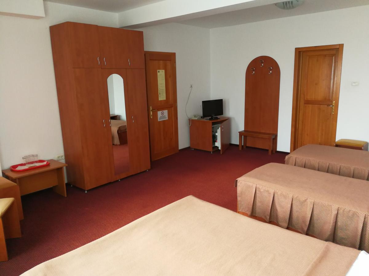 Hotel Lotus アラド エクステリア 写真