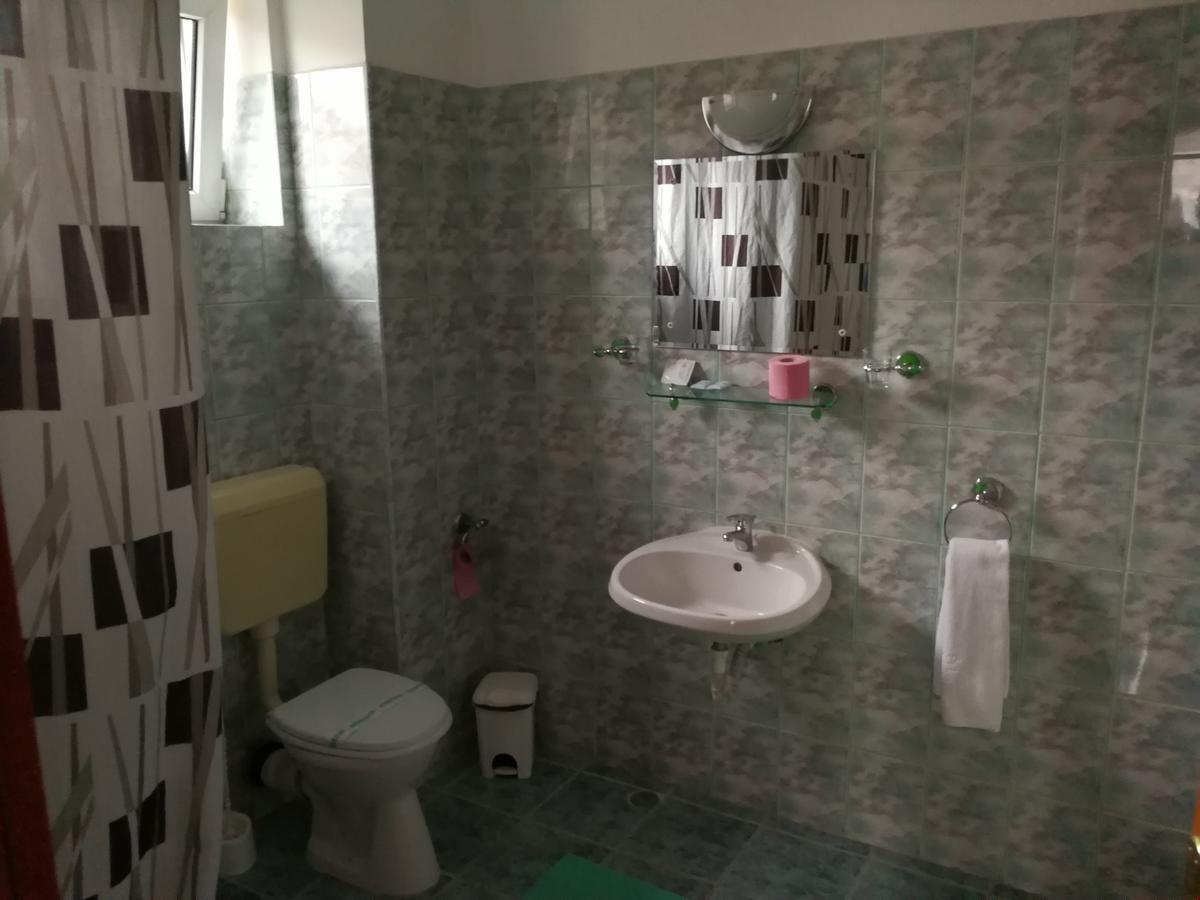 Hotel Lotus アラド エクステリア 写真