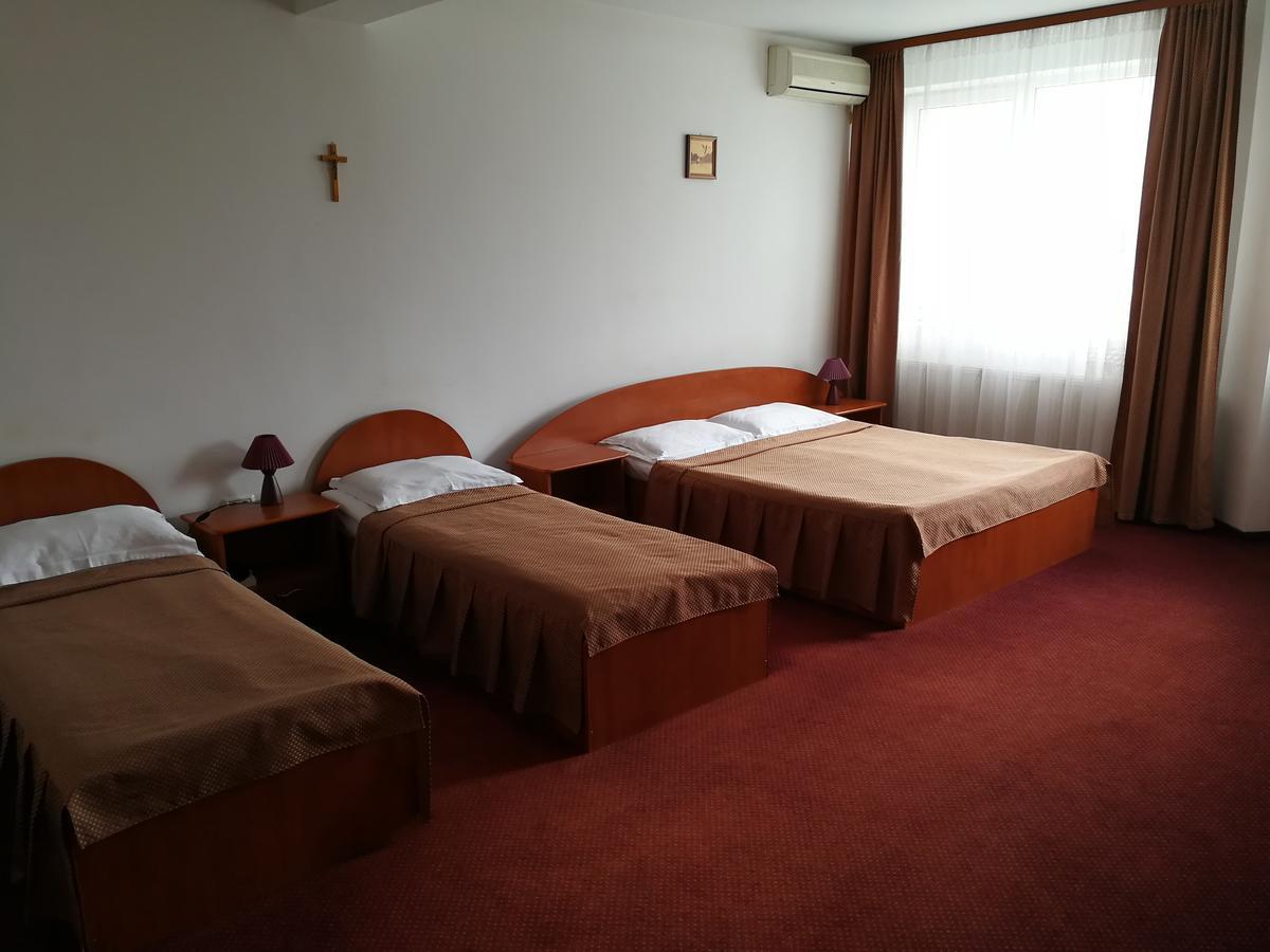 Hotel Lotus アラド エクステリア 写真